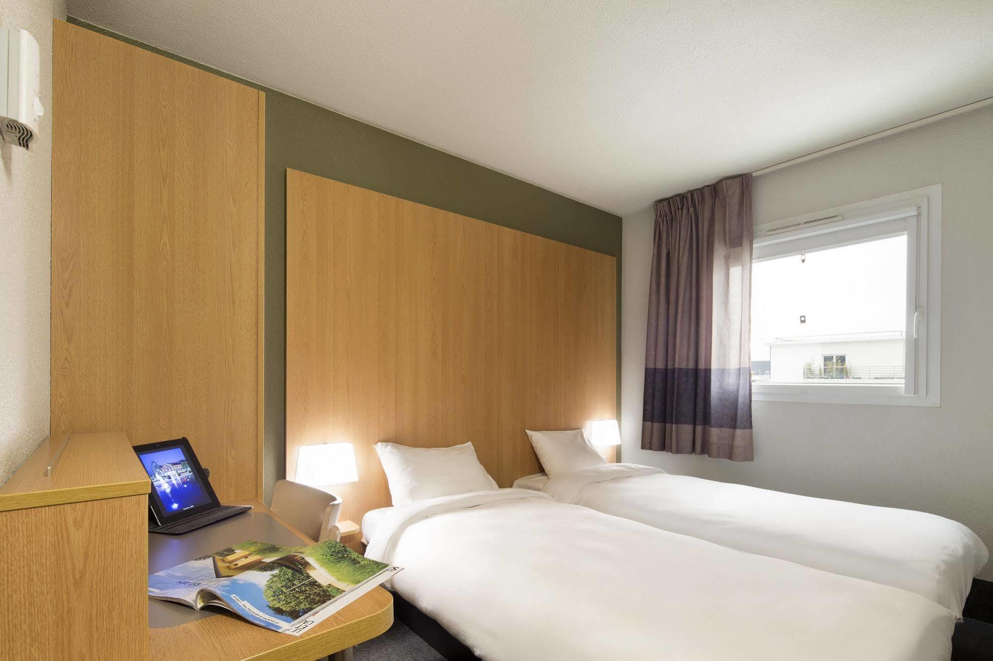 Hotel Inn Design Vierzon - Ex B&B Экстерьер фото